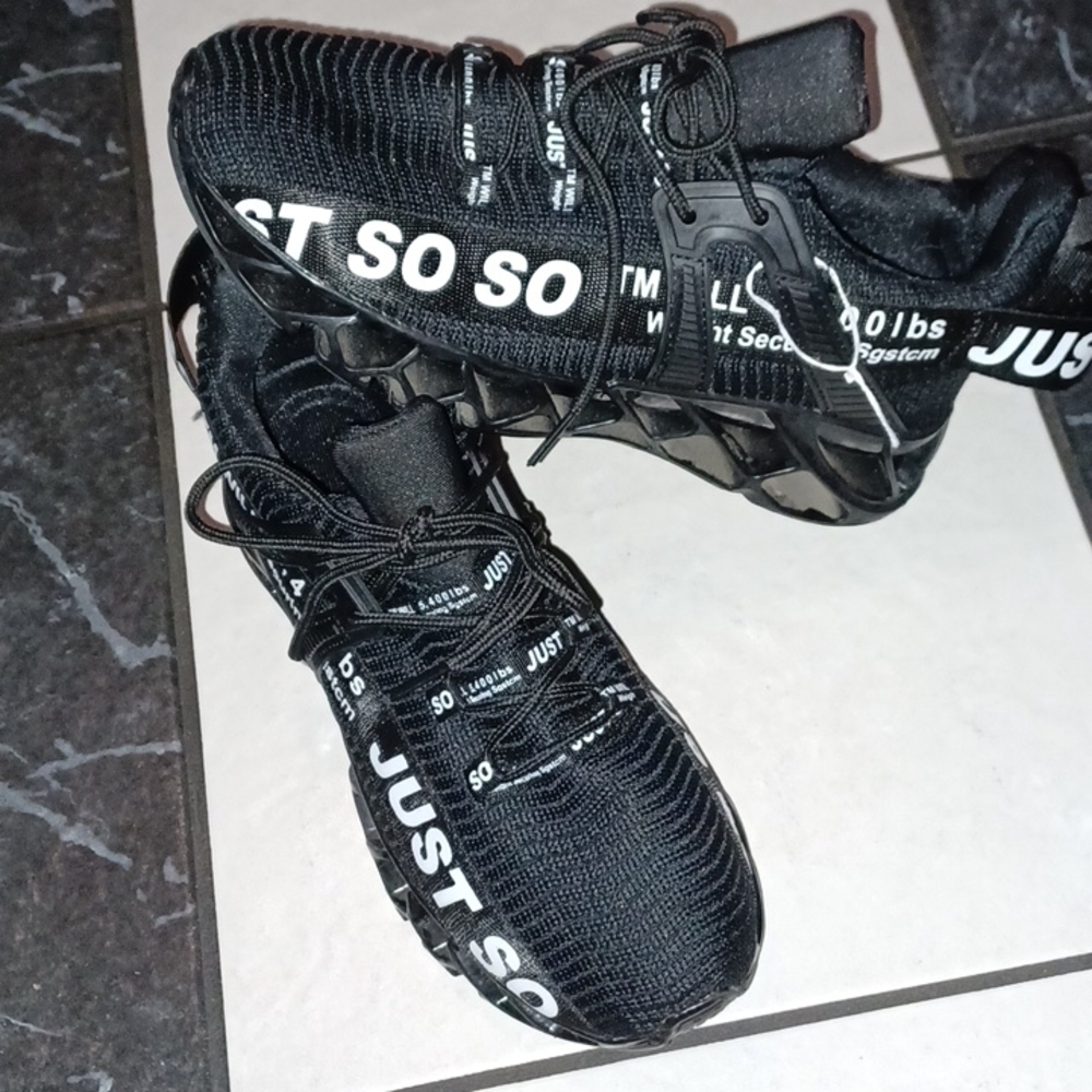 Just So So Athletic Non-Slip Shoe Womens Size EU 39 fits US Size 8 Black/White